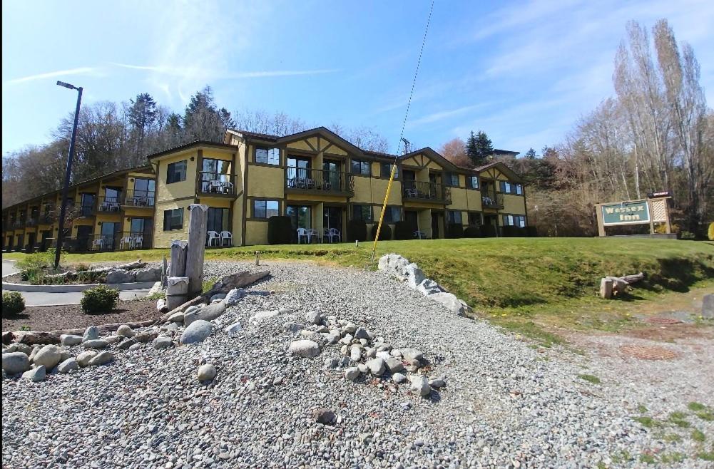 Wessex Inn By The Sea Cowichan Bay Exterior photo